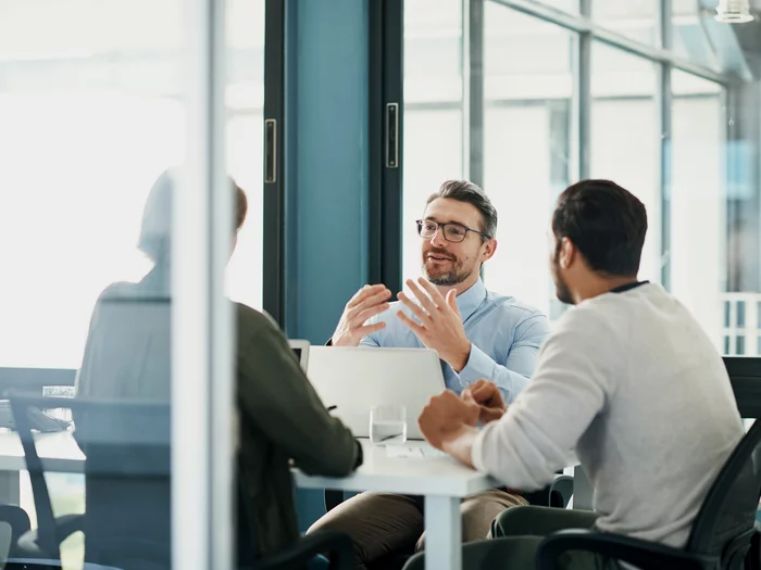 Foto: Gesco: Meeting von Geschäftsleuten in einem Büro