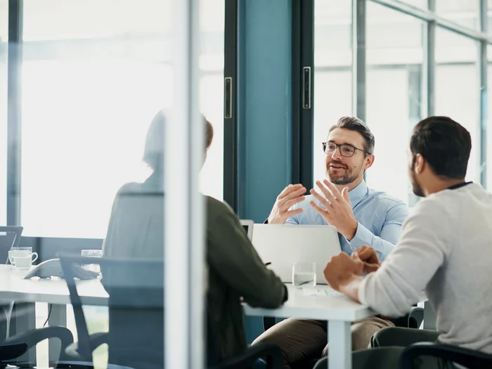 Foto: Gesco: Meeting von Geschäftsleuten in einem Büro
