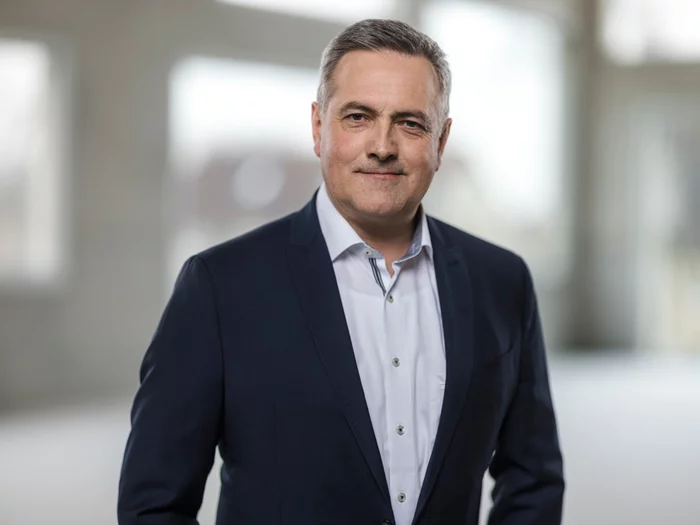 Foto: Gesco: Portrait Foto von dem Geschaeftsfuehrer Juergen Roth von Tochterunternehmen Amtrion
